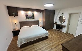 Johny'S Boutique Apartment